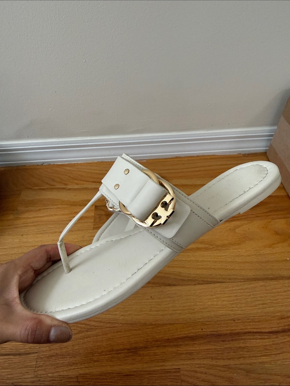 Tory Burch White Leather thong Sandals with Buckle Accent - Picture 2 of 4